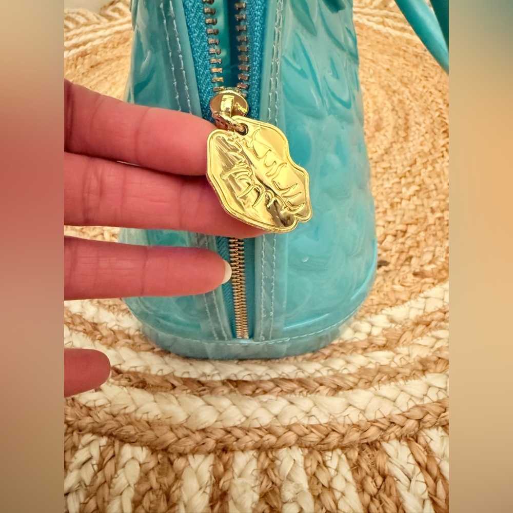 🌾‎ Betsey Johnson Jelly Heart Dome Satchel - Picture 5 of 8